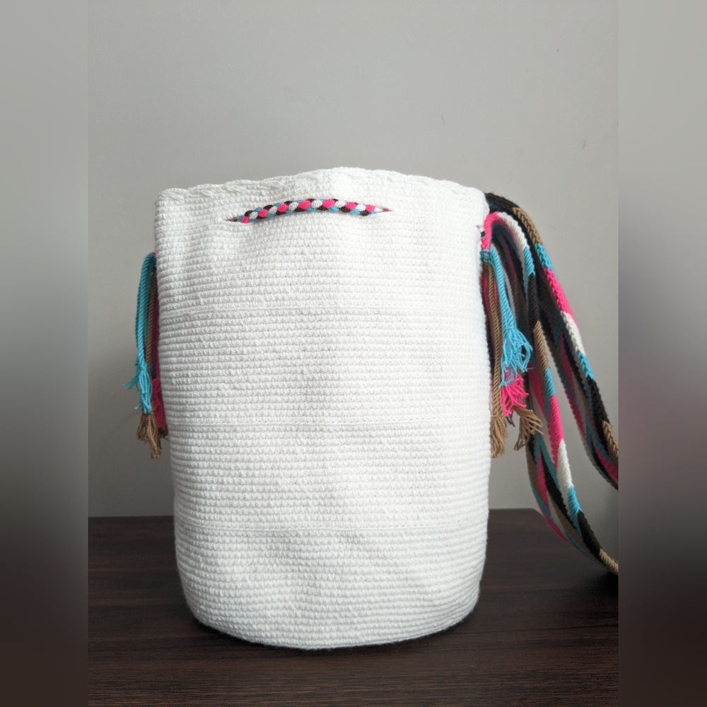 Authentic Wayuu bag/ Mochila Wayuu/ cream color/ multicolored strap/ Size M - Picture 3 of 11